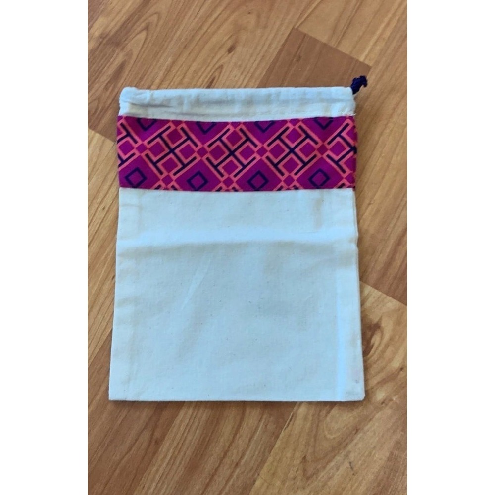 Tory Burch Small Dust Bag
8 x 6 1/2 inches